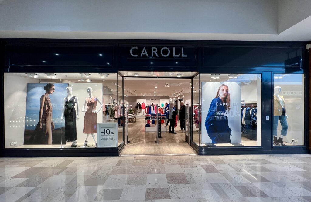 CAROLL - Des vêtements de qualité confectionnés à partir de belles matières pour une femme qui aime la mode sans être esclave des tendances.