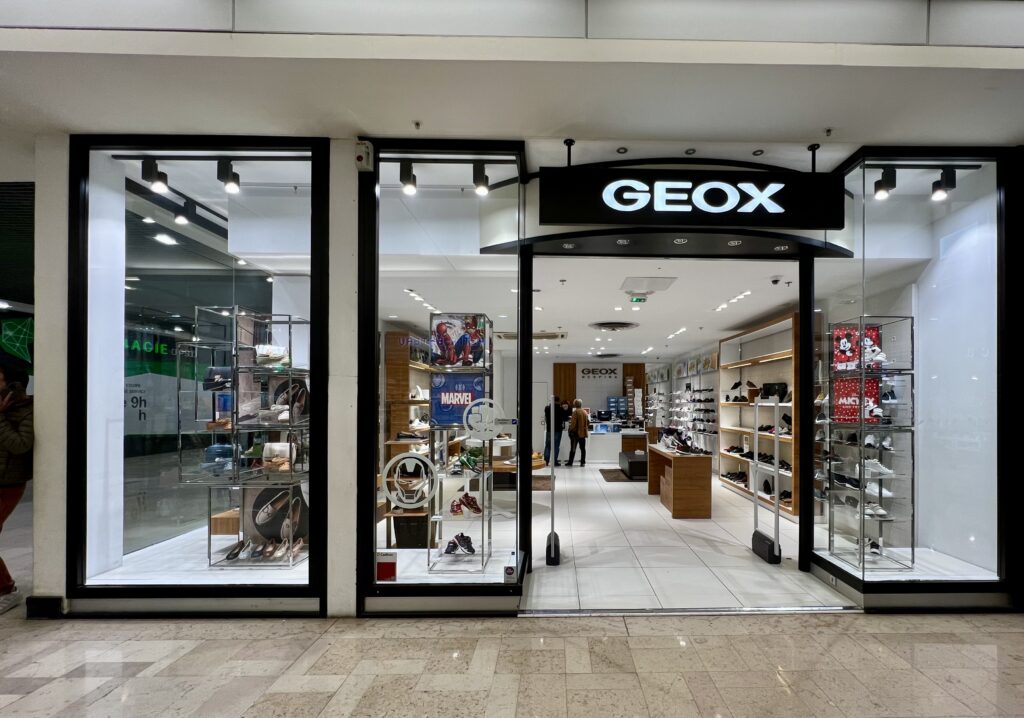 Chaussures GEOX de qualité supérieure avec technologie respirante et design italien élégant.