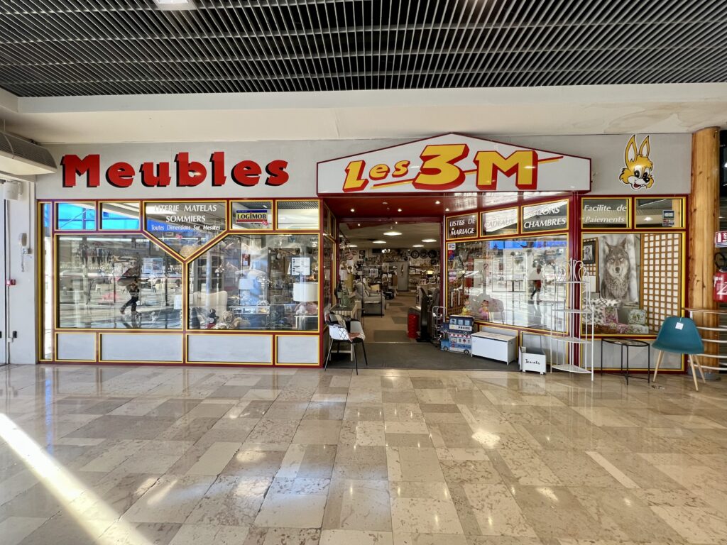 "Meubles 3M : L'art du mobilier et de la décoration."