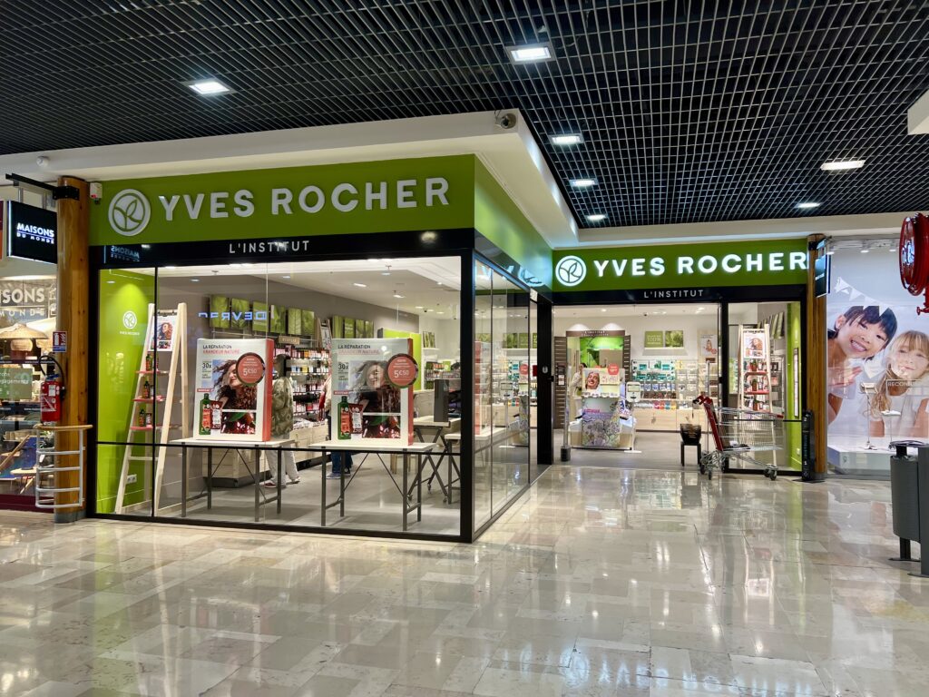 Logo Yves Rocher - Créateur de la Cosmétique Végétale®.